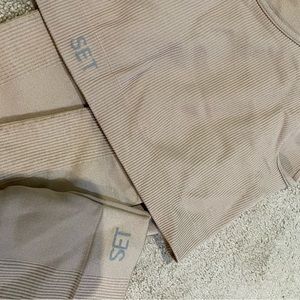 SET ACTIVE- SCULPTFLEX SQUARE NECK BRA + LEGGINGS